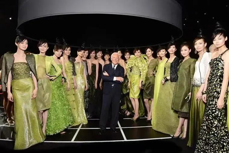 2012年5月，Giorgio Armani亲自来到北京，做了全系列的大秀